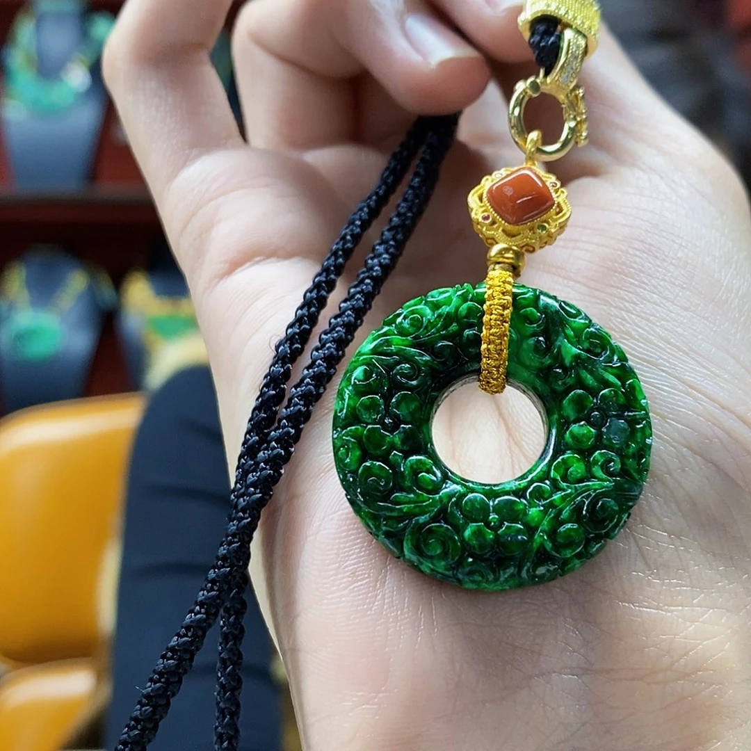 翡翠未镶嵌颈饰甜甜圈