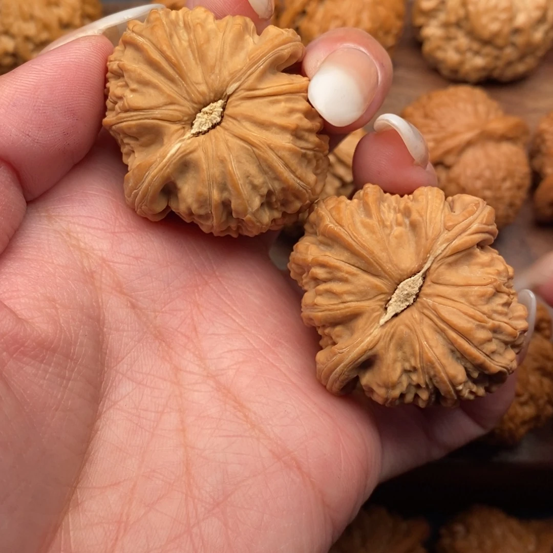 文玩核桃把件居*盒全品球白40