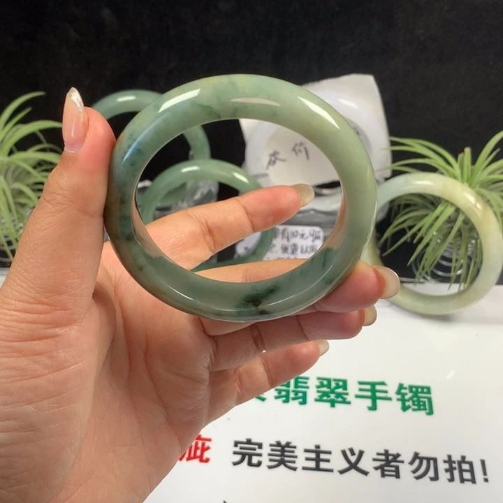 翡翠未镶嵌手镯79