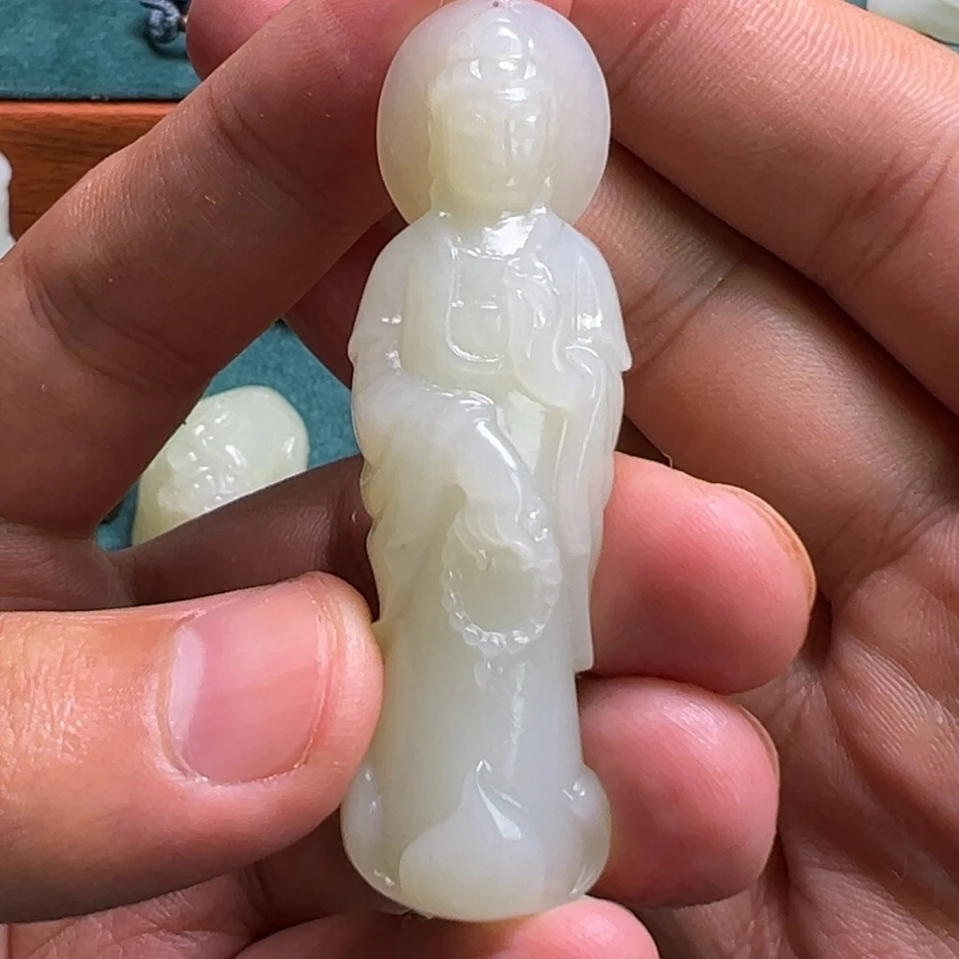 莊***颈饰未镶嵌和田玉