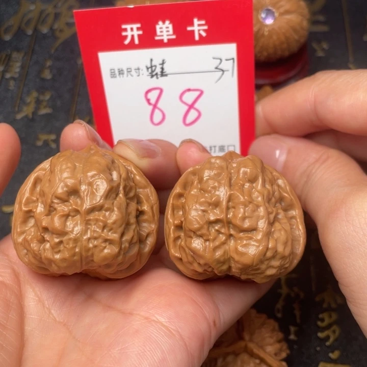 吊坠桃核文玩了吗