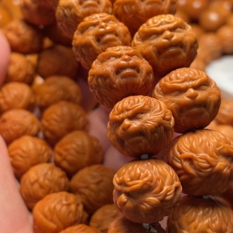 猴头核桃手串雪**泳舞台