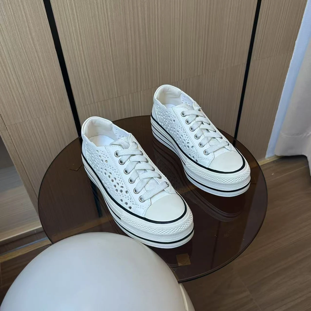 AMOAF女款镂空系带夏季圆头真皮雕花透气休闲鞋