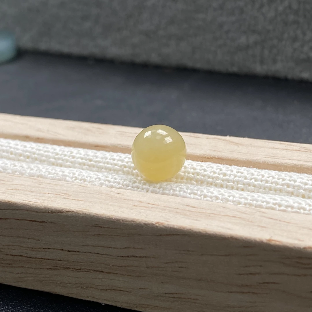 天然缅甸翡翠a货，冰黄圆珠9.2