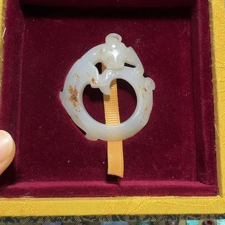 碧***天和田玉未镶嵌颈饰