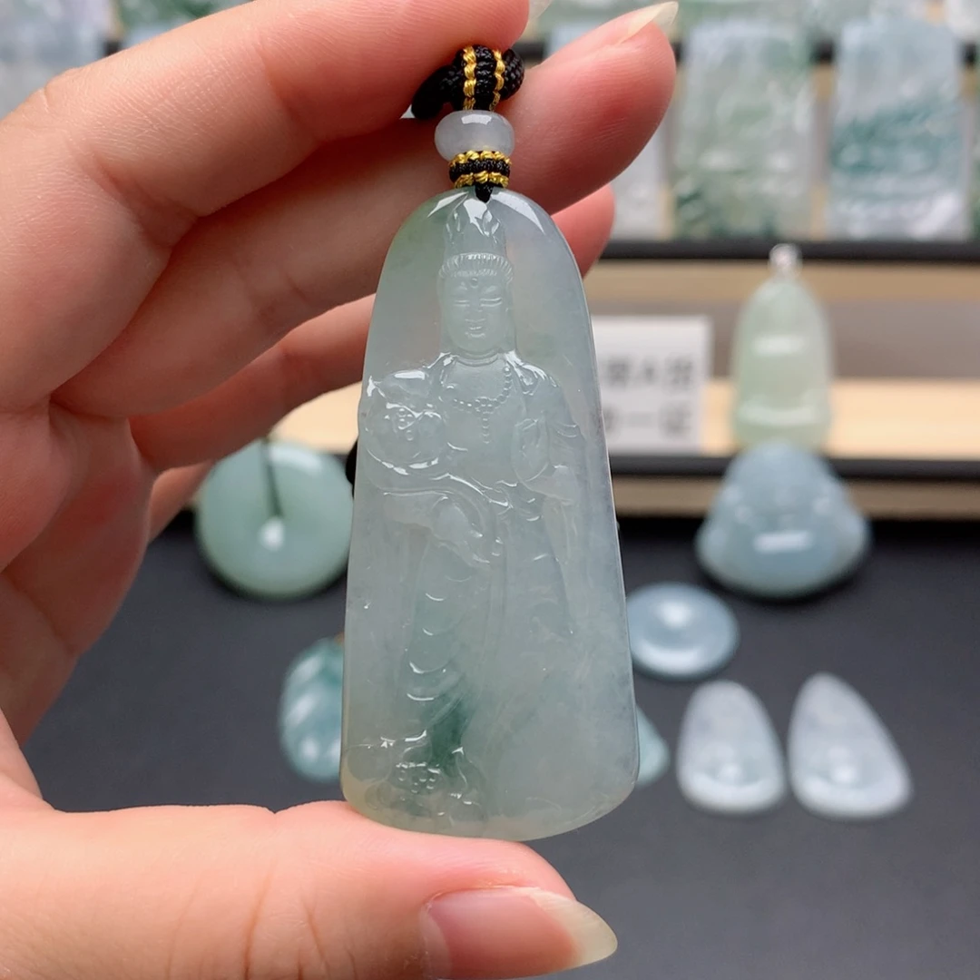 翡翠未镶嵌颈饰观音