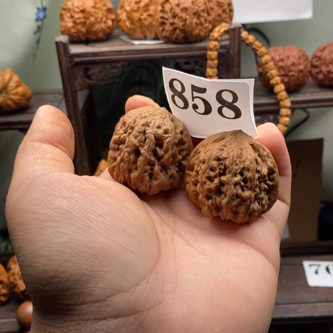 文玩核桃把件凹底