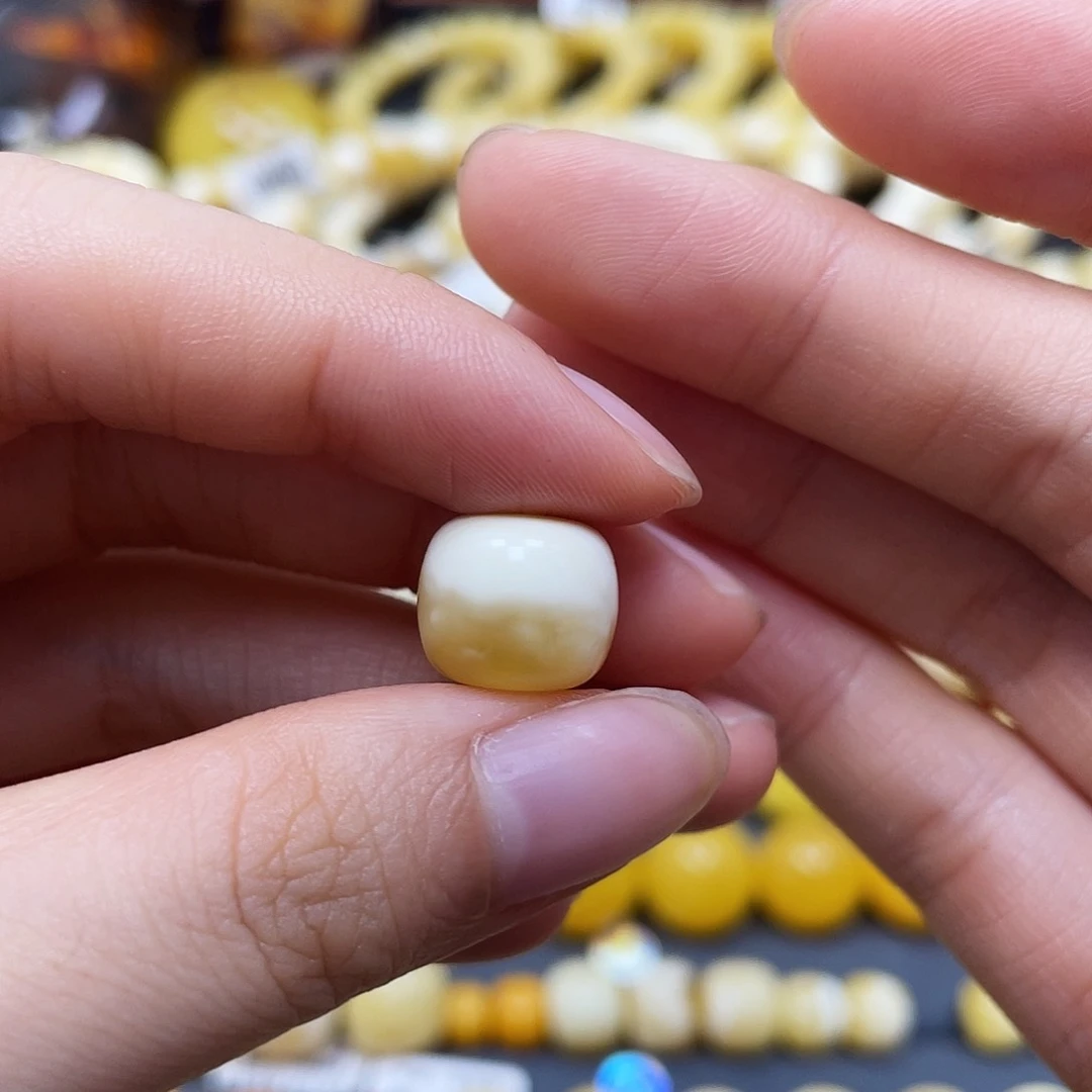 未镶嵌蜜蜡裸石老型12.3✖️10.8mm矿灰