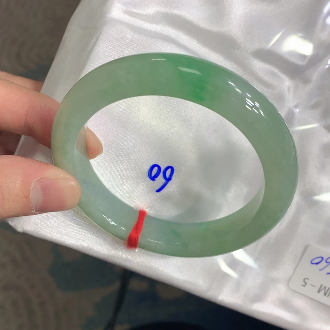 翡翠未镶嵌手镯翡翠