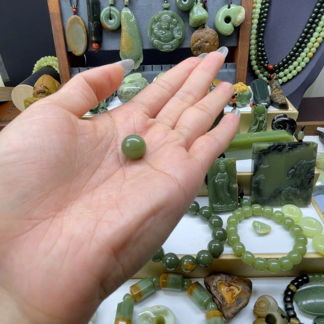 岫岩老玉（透闪石质玉）未镶嵌吊坠(不含链)曾****颜