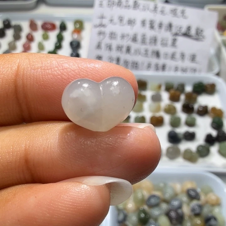 和田玉未镶嵌珠宝奇石