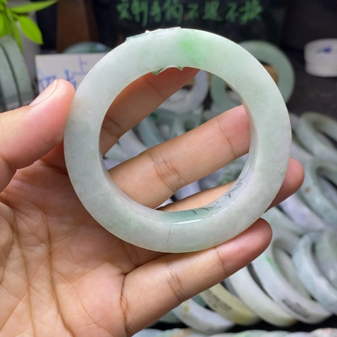 定制翡翠未镶嵌手镯
