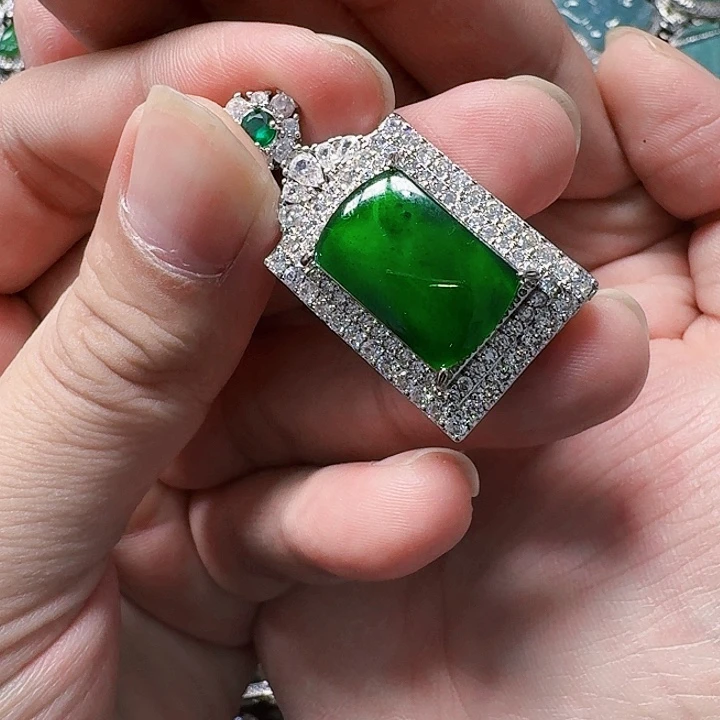 翡翠颈饰未镶嵌天然A货翡翠放漏