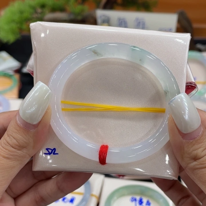 翡翠未镶嵌手镯缅甸翡翠