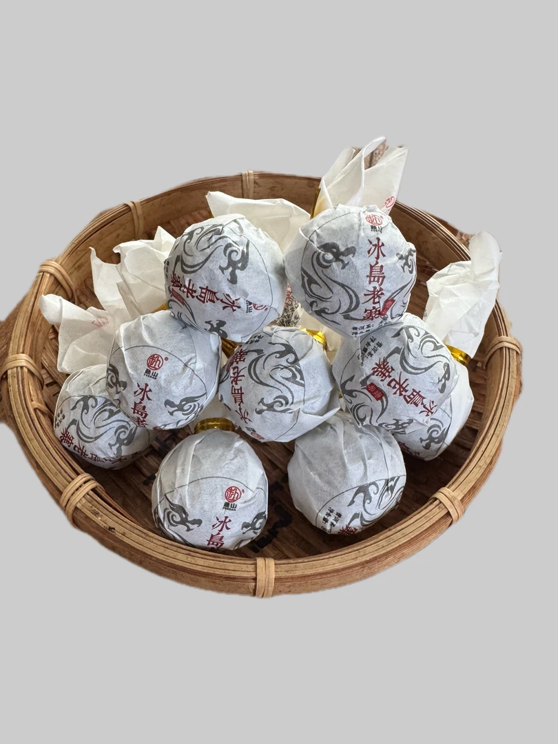 2022年-冰岛老寨头春大树-8克龙珠 一盒13颗