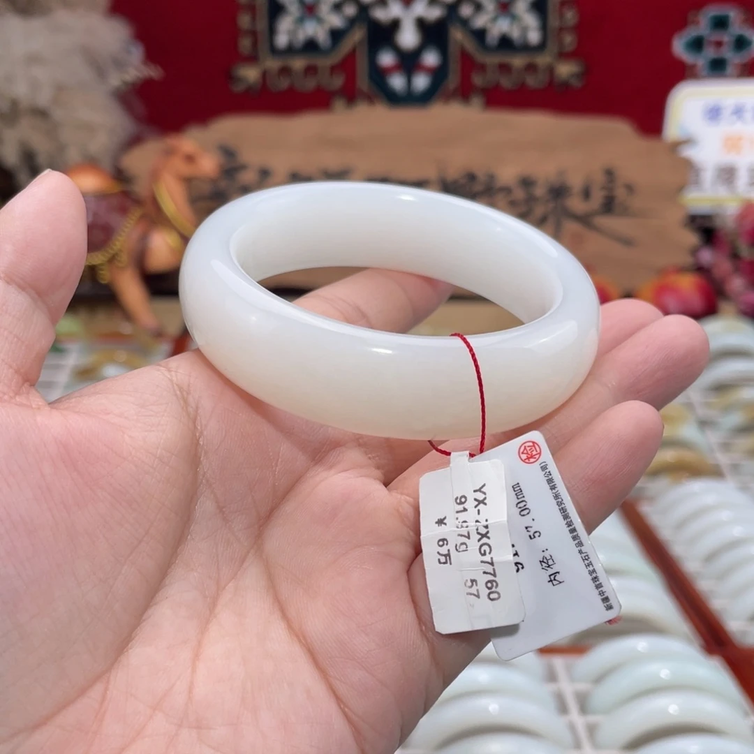 未镶嵌手镯和田玉轮胎和田玉手镯