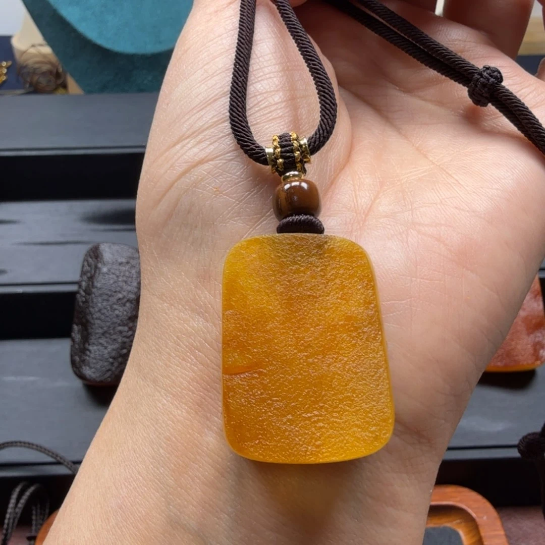 琥珀吊坠(赠链)未镶嵌