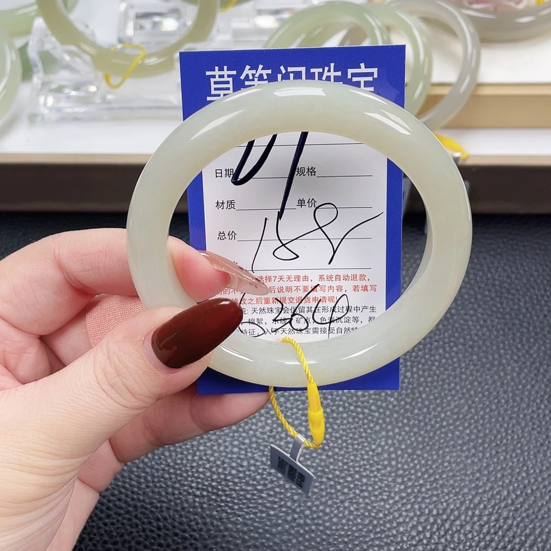 和田玉未镶嵌手镯