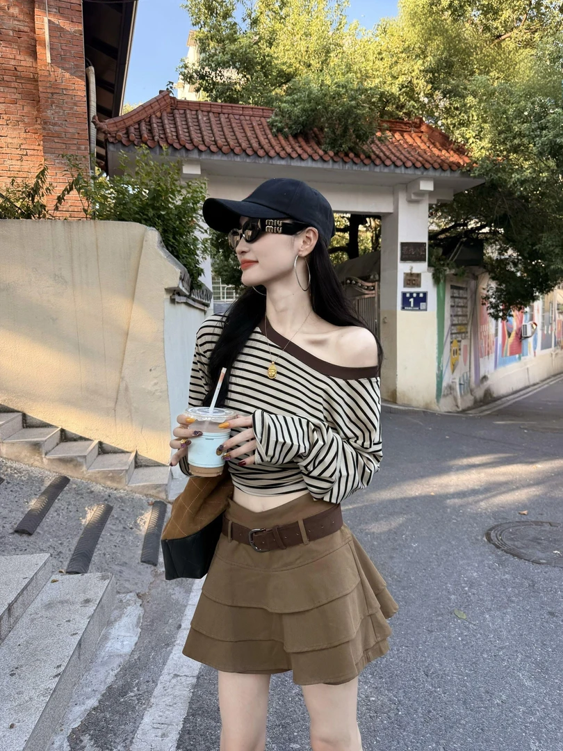 美式复古穿搭一整套女撞色条纹斜肩长袖T恤+高腰蛋糕短裙两件套装