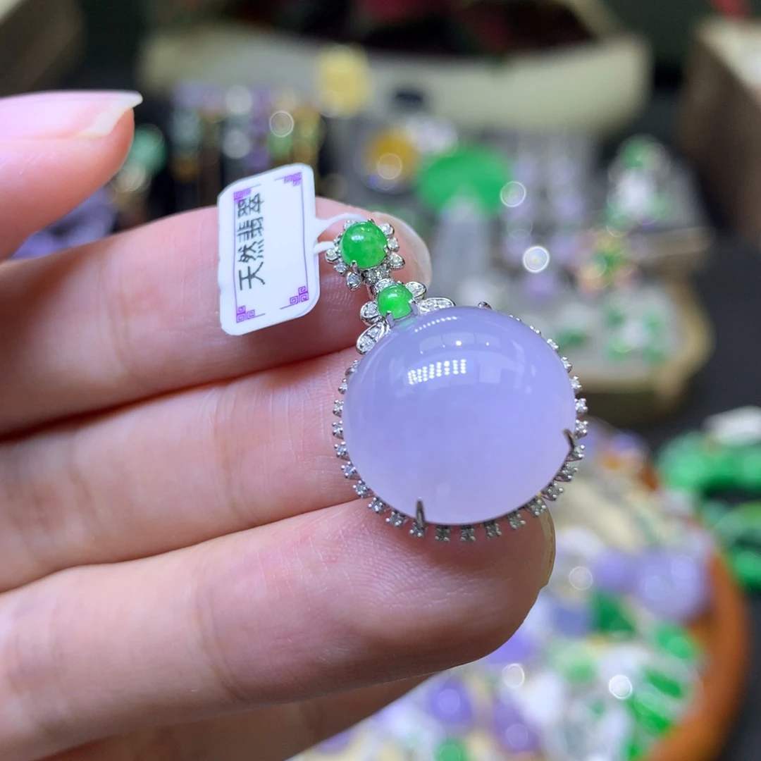 颈饰18K金镶嵌翡翠