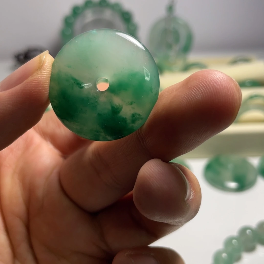 石英质玉未镶嵌颈饰