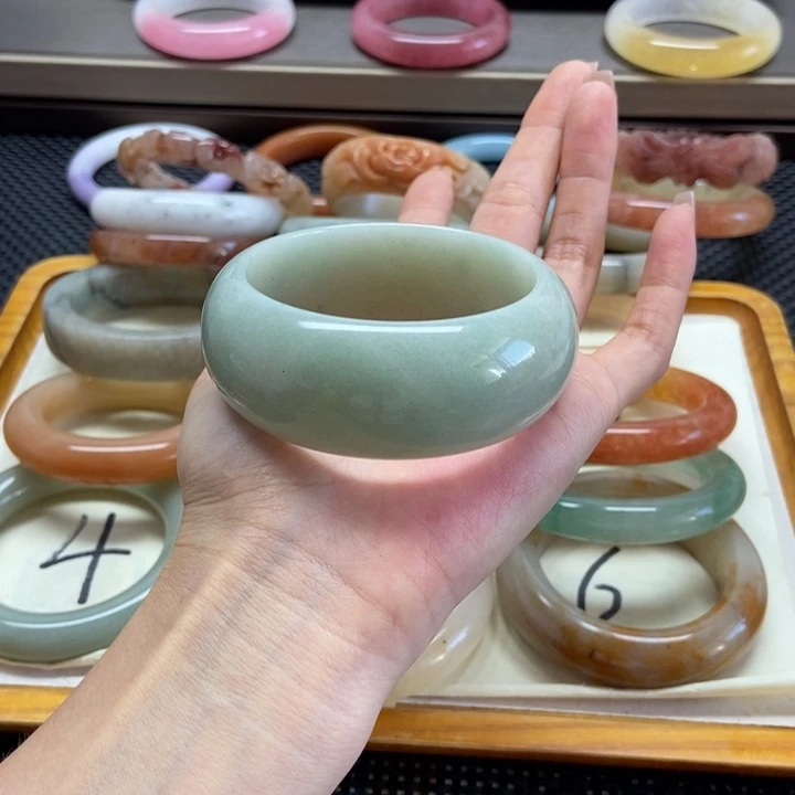 未镶嵌手镯石英岩玉