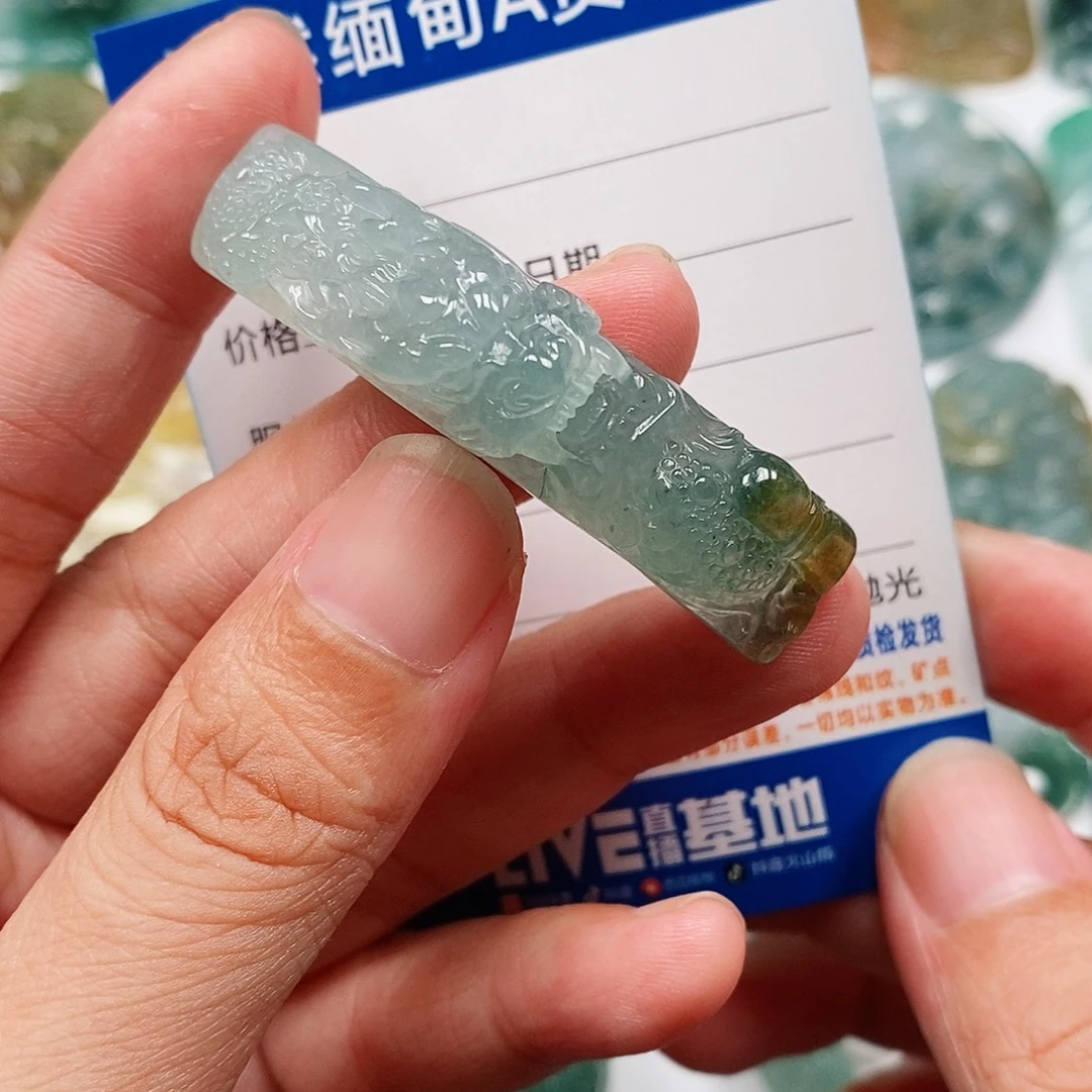 颈饰未镶嵌翡翠龙手牌