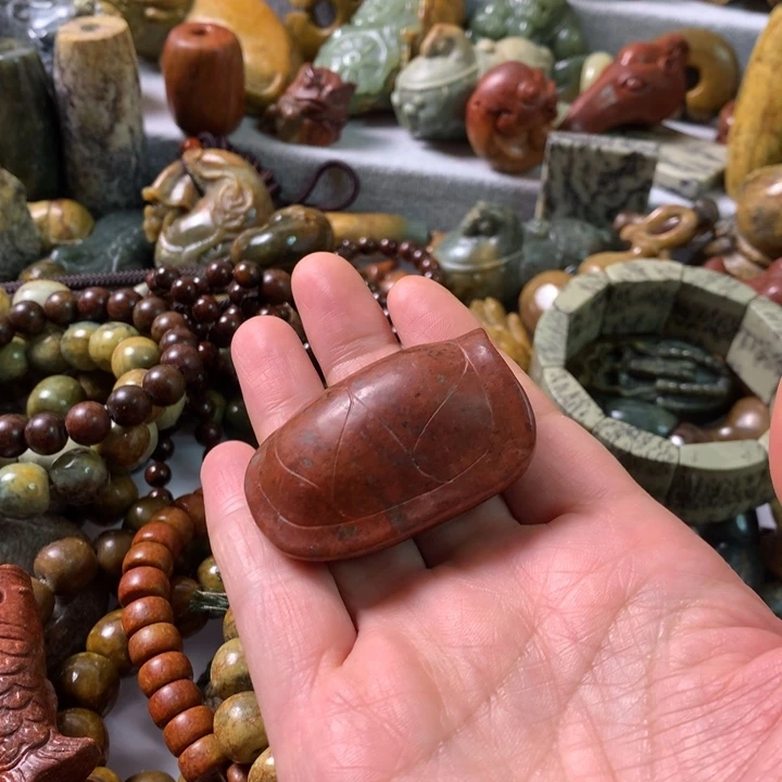 未镶嵌岫岩河磨玉（透闪石质玉）把件