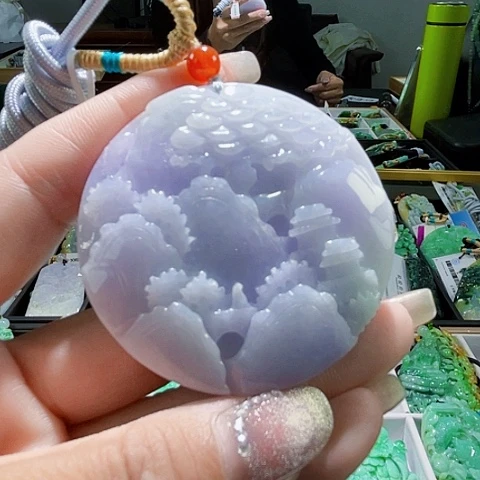 翡翠未镶嵌颈饰一个