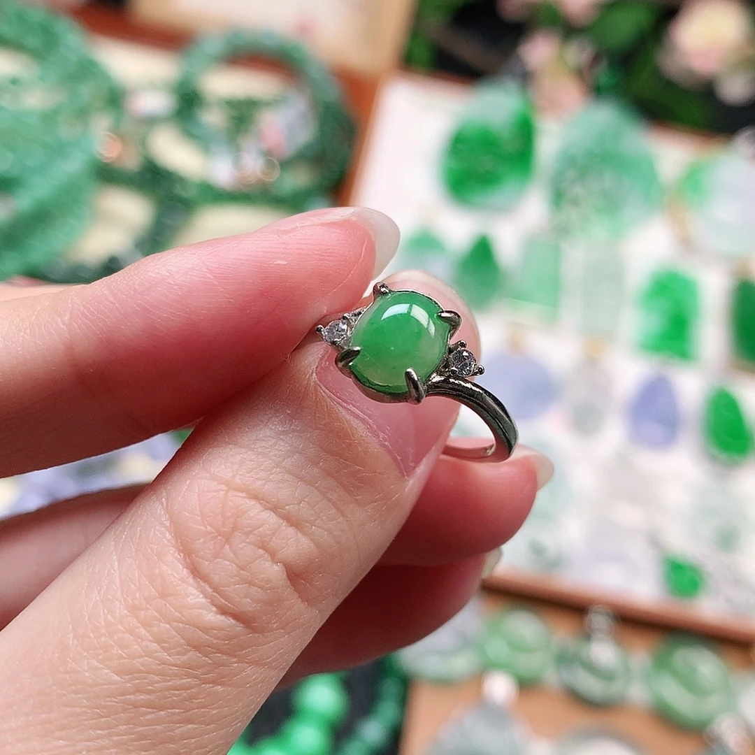 套链未镶嵌翡翠戒指