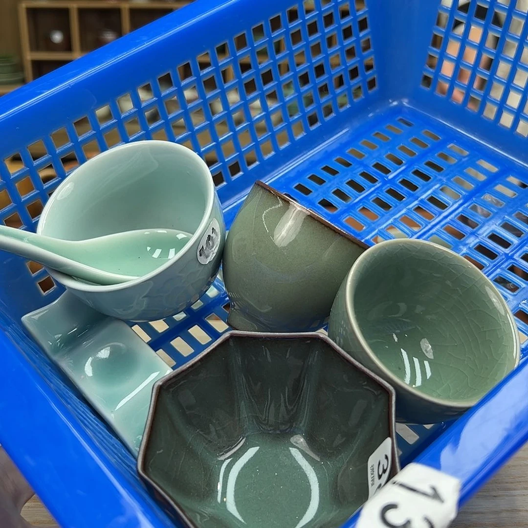 龙泉敬悦青瓷品茗杯微瑕