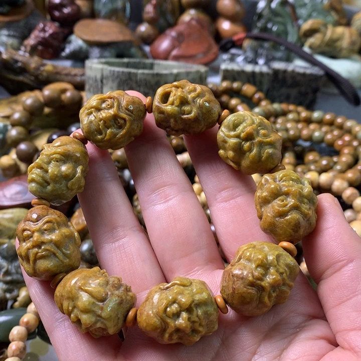 未镶嵌岫岩河磨玉（透闪石质玉）把件