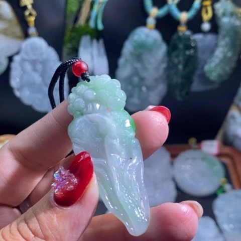 【闪购商品】颈饰未镶嵌翡翠人参