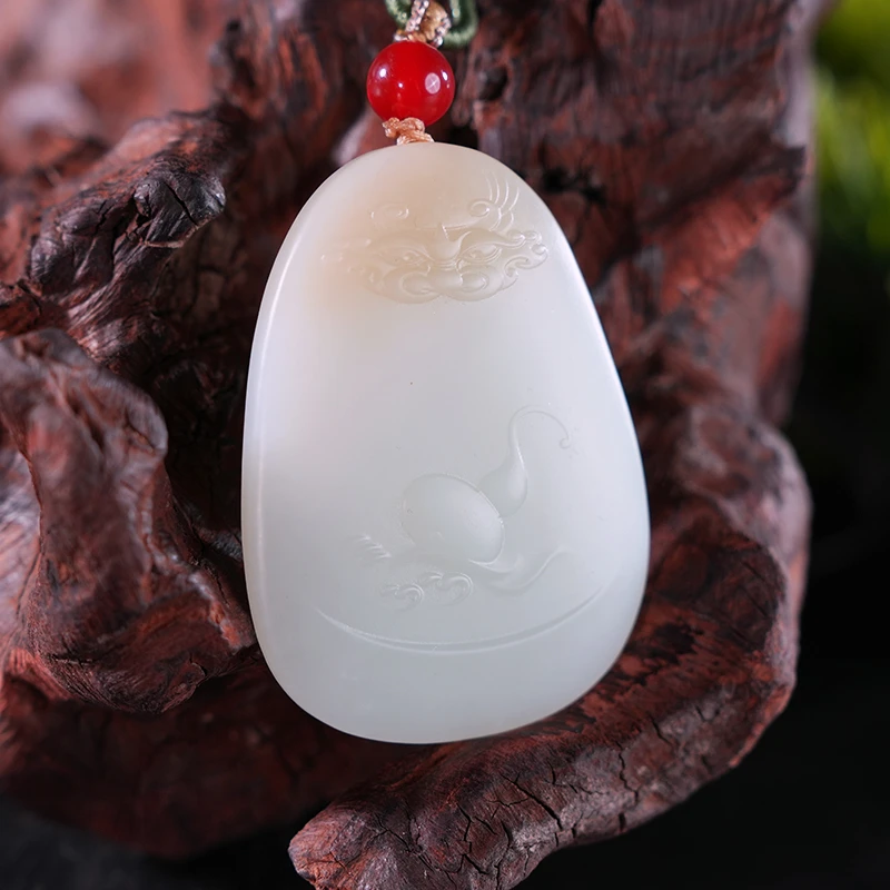 lot82 和田玉挂件/DW51226-046466 保利山东