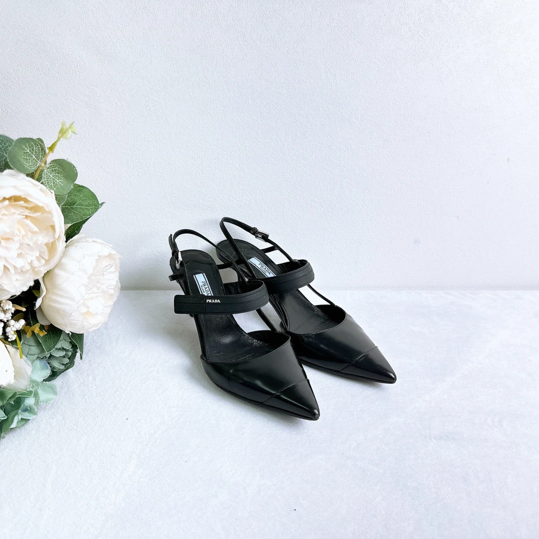 95新 Prada/普拉达 凉鞋/38码/Xspa5117