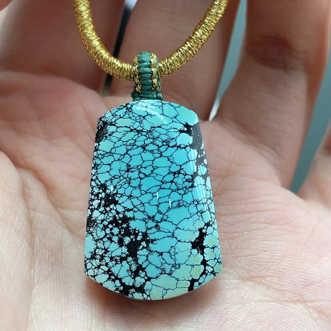 绿松石未镶嵌颈饰