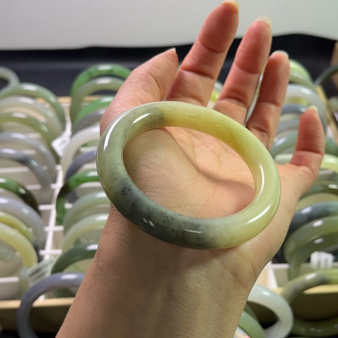 和田玉手镯未镶嵌53.6圈