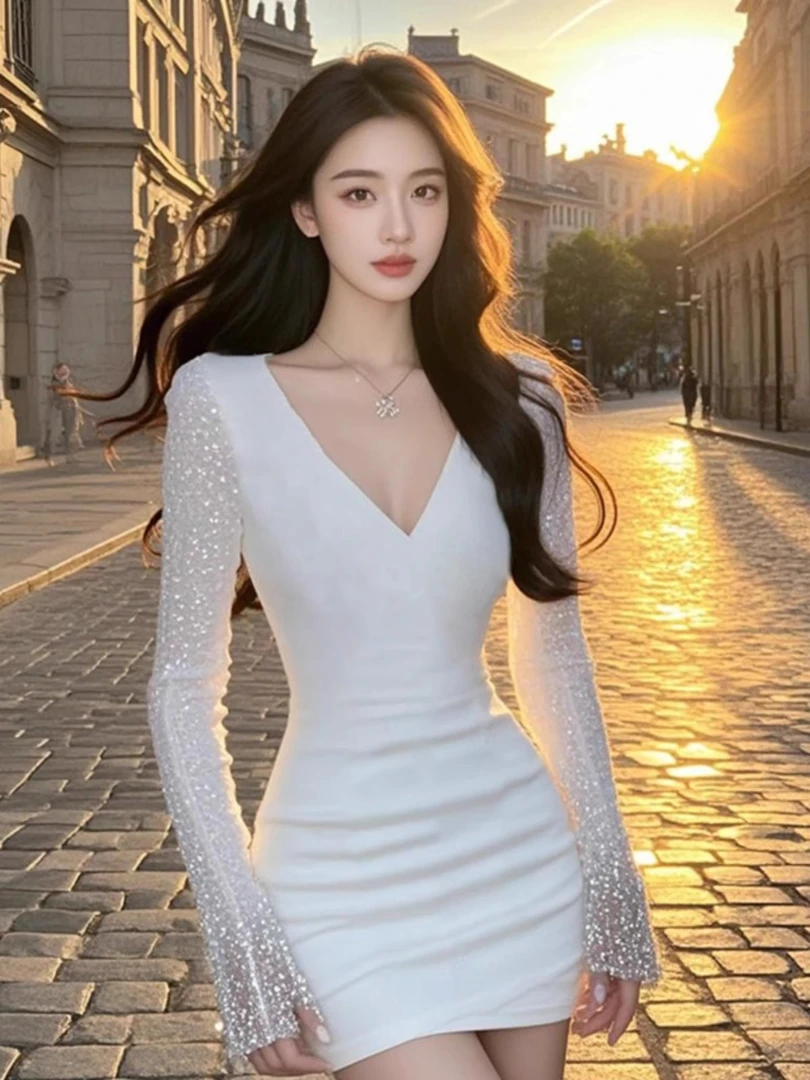 【KEKE】小众时尚V领细闪白色连衣裙女2025新款性感收腰显瘦包臀裙