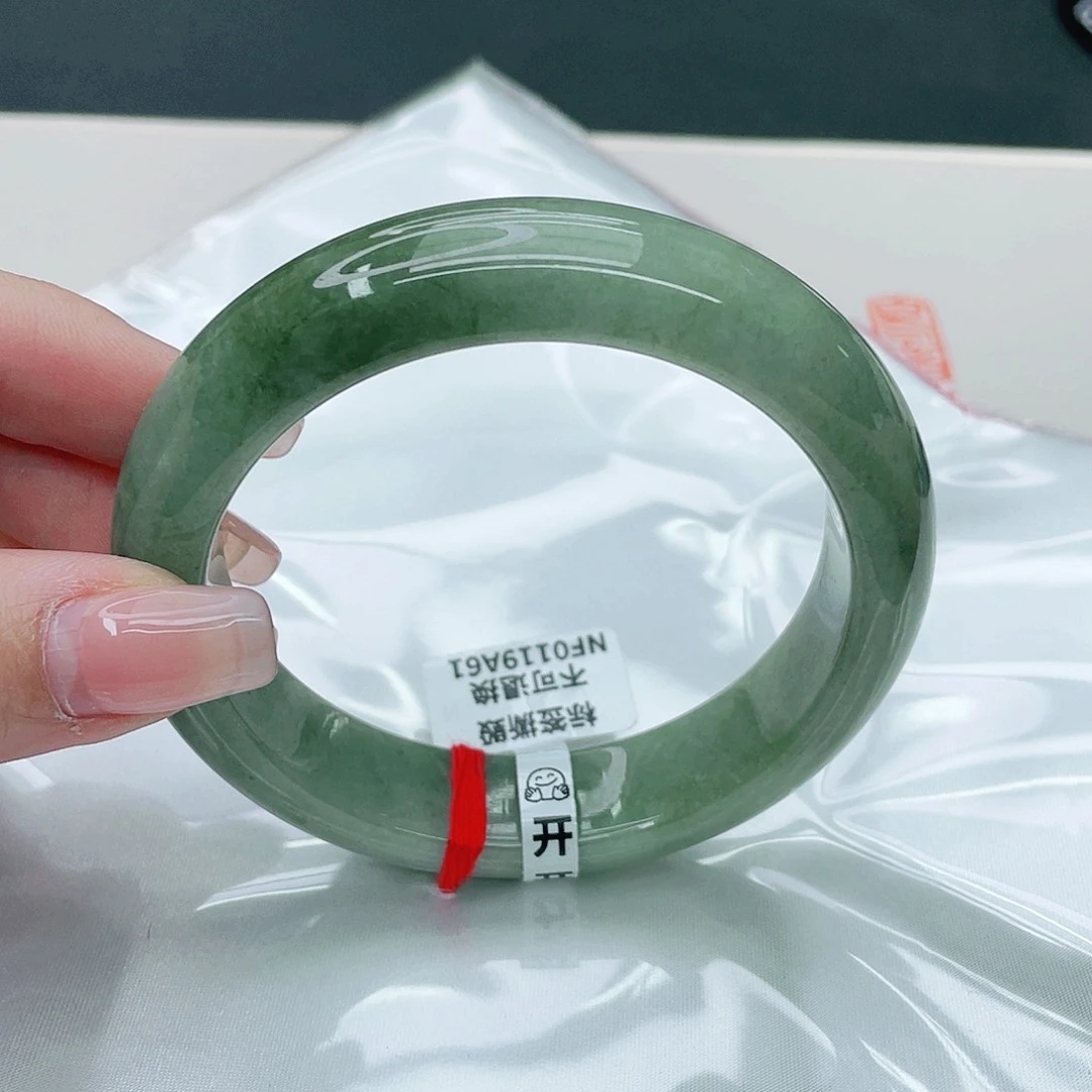 翡翠手镯未镶嵌正62