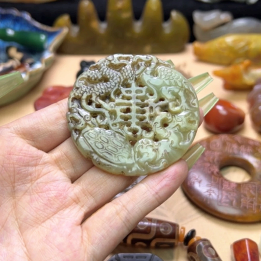 【闪购商品】蛇纹石玉未镶嵌颈饰