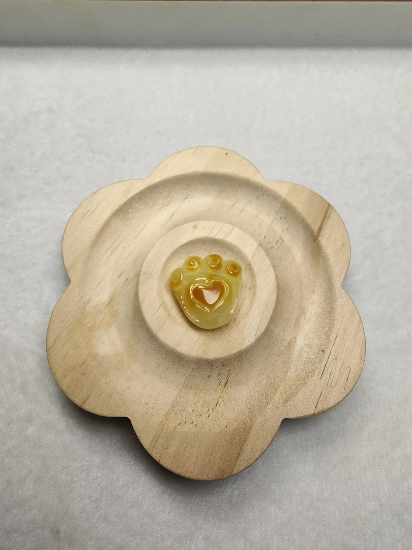 天然蜜蜡俏色熊掌吊坠（打孔不退换）