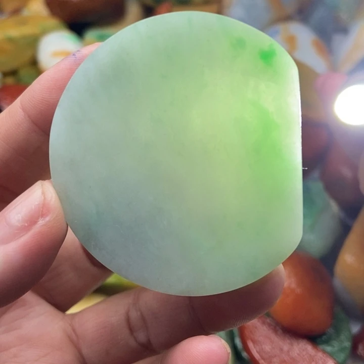 翡翠未镶嵌颈饰缅甸