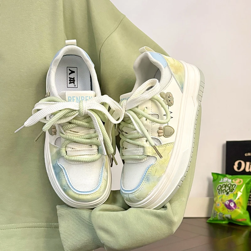 人本浅绿板鞋女春秋款2025新款爆改兔子萝卜高颜值超软厚底小白鞋