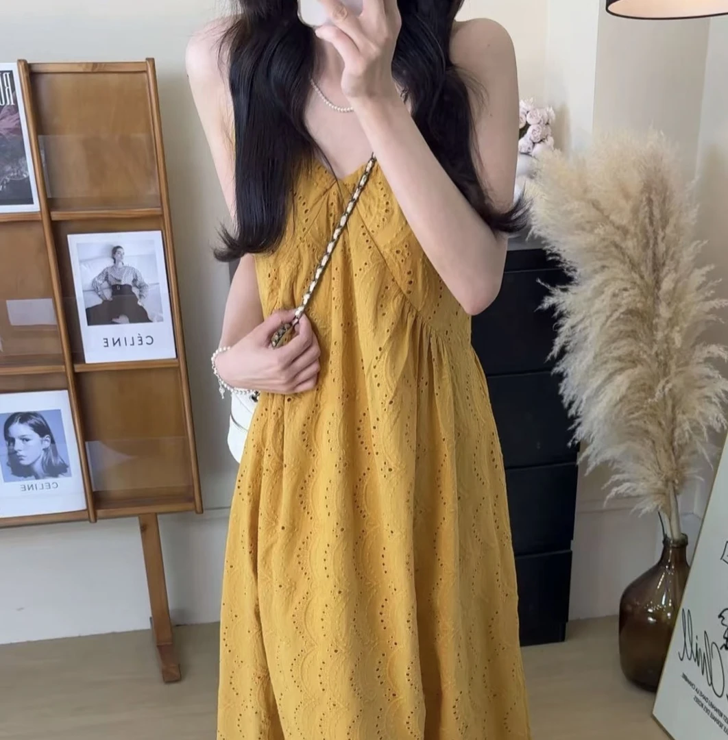 韩系气质茶歇V领镂空吊带裙女夏季新款小众设计感海边度假风长裙