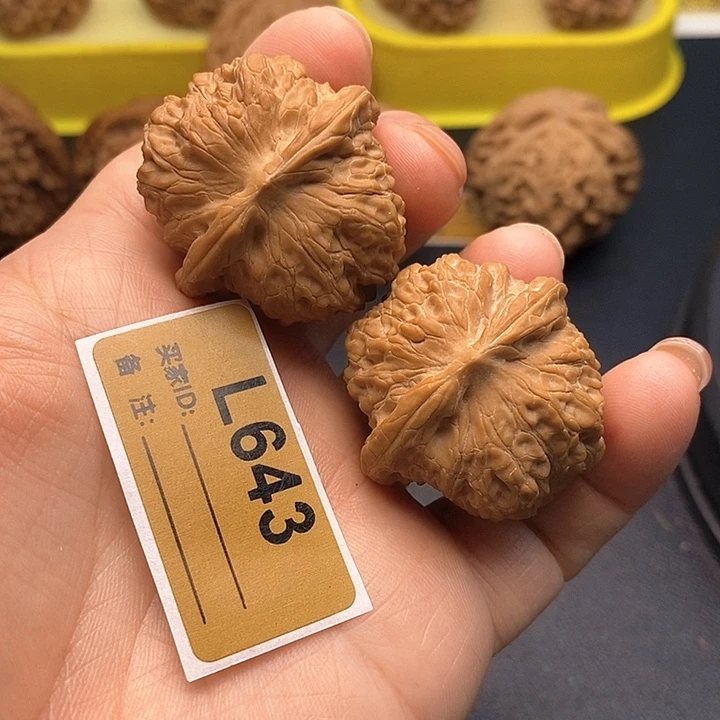 文玩核桃把件血麒麟3.5