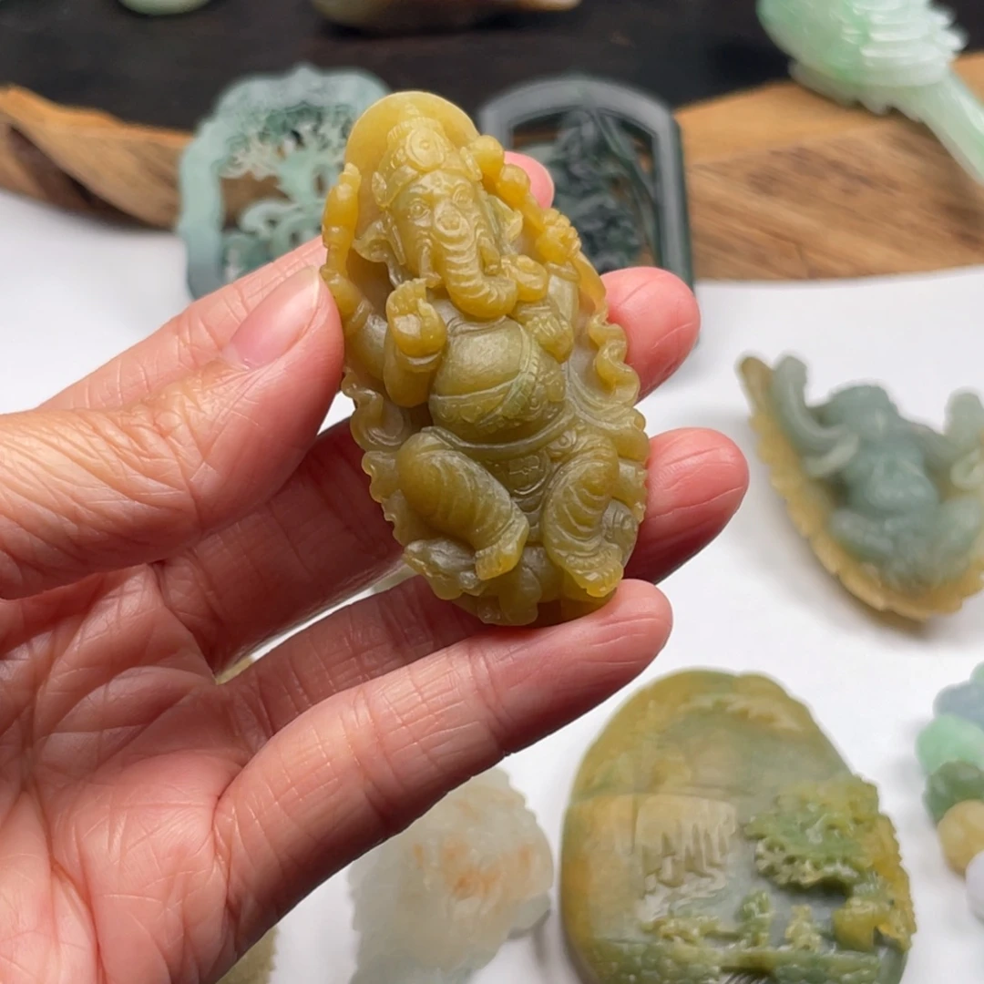 胡***炟定制翡翠未镶嵌象神
