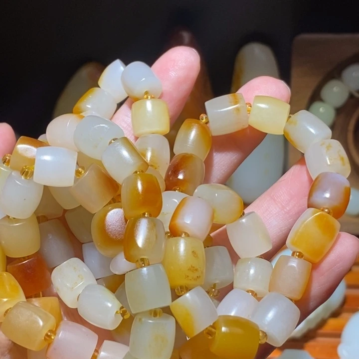 九***酒和田玉未镶嵌颈饰