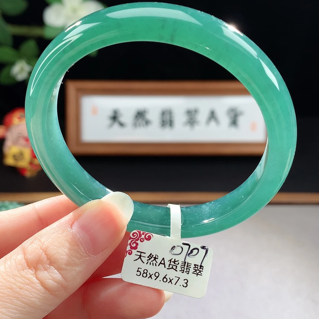 未镶嵌手镯（圆镯）翡翠