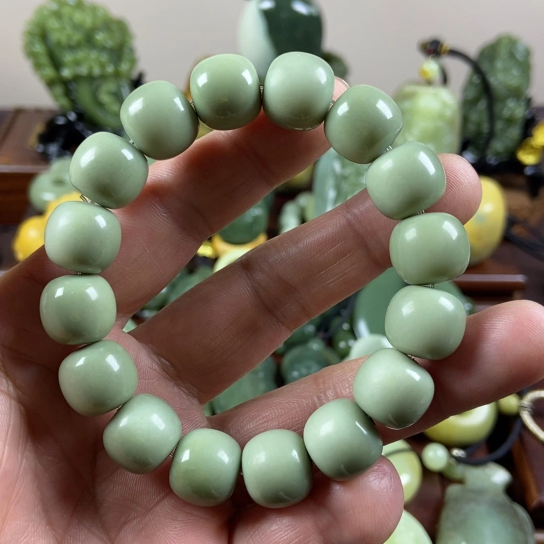 岫岩老玉（透闪石质玉）未镶嵌珠宝奇石