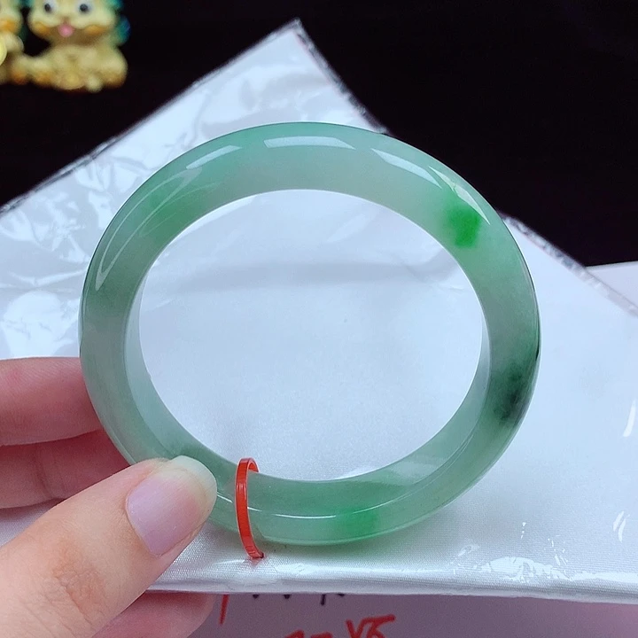 翡翠手镯未镶嵌天然